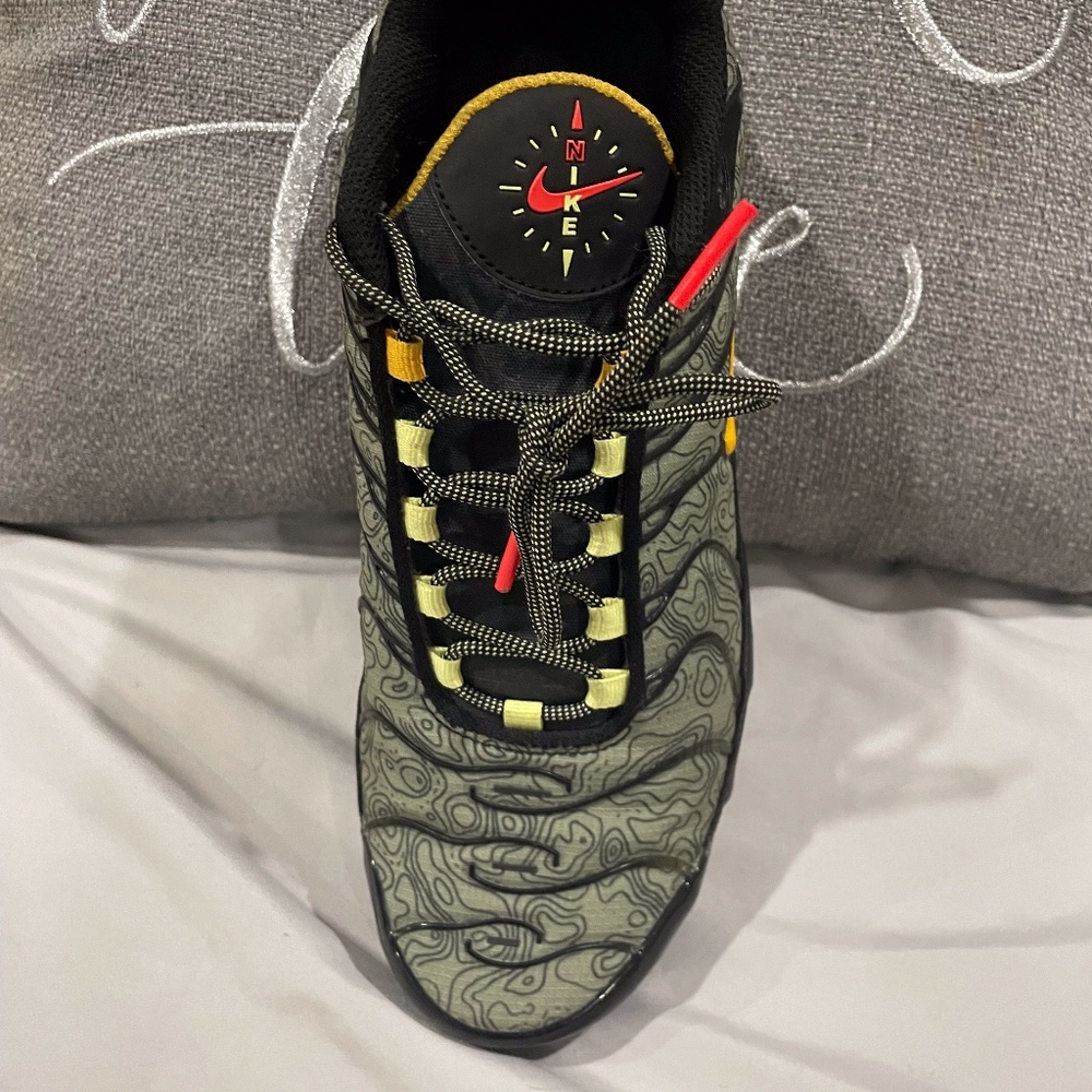 Nike AirMax Plus (Women's Size 10/Men 8.5)